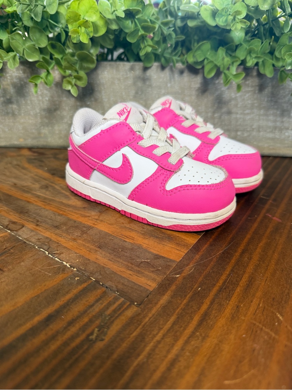 Nike Toddler Pink and White Low-Top Sneakers 5C